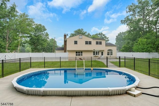 165 GREENWOOD DR, Long Hill Twp., NJ 07946