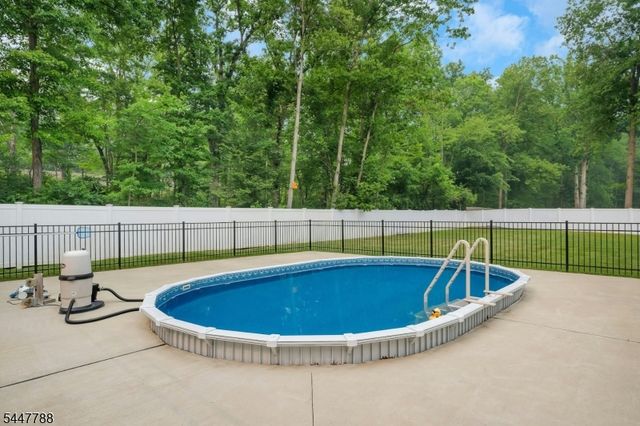 165 GREENWOOD DR, Long Hill Twp., NJ 07946