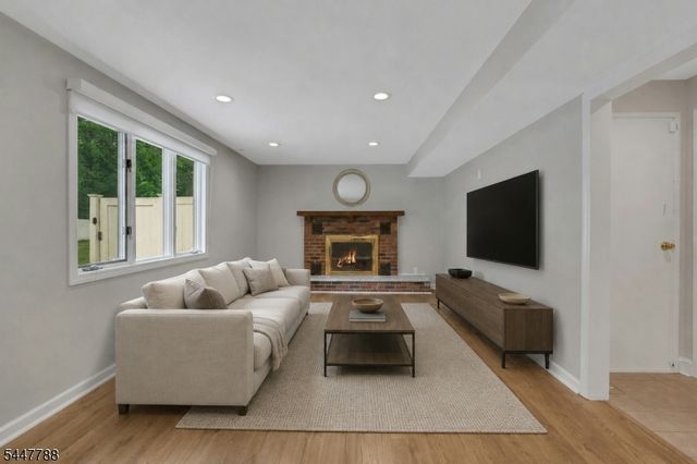 165 GREENWOOD DR, Long Hill Twp., NJ 07946