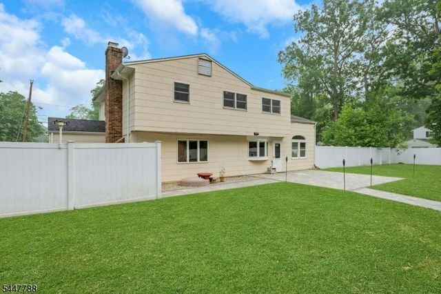 165 GREENWOOD DR, Long Hill Twp., NJ 07946