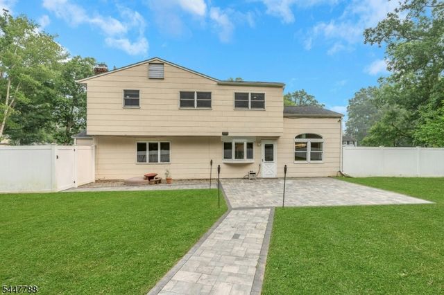 165 GREENWOOD DR, Long Hill Twp., NJ 07946