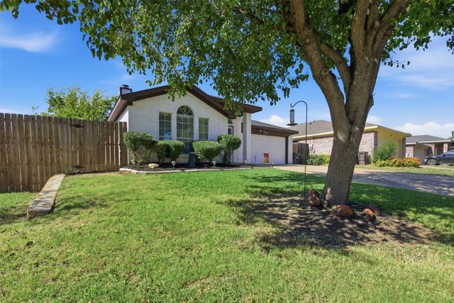 8105 Cannonwood Drive, Fort Worth, TX 76137