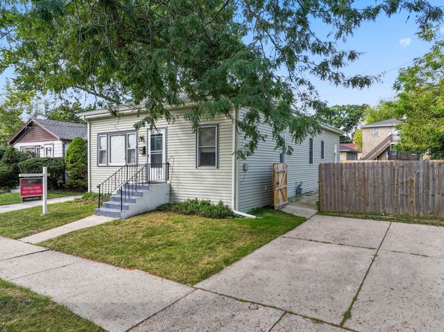 1038 Indiana Avenue, Waukegan, IL 60085