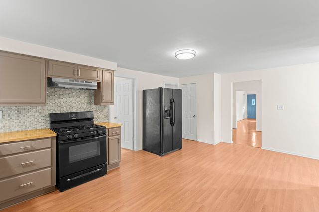 1038 Indiana Avenue, Waukegan, IL 60085