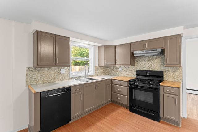 1038 Indiana Avenue, Waukegan, IL 60085