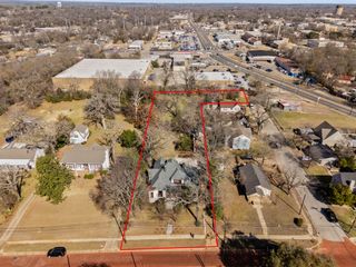 911 W Houston, Tyler, TX 75702