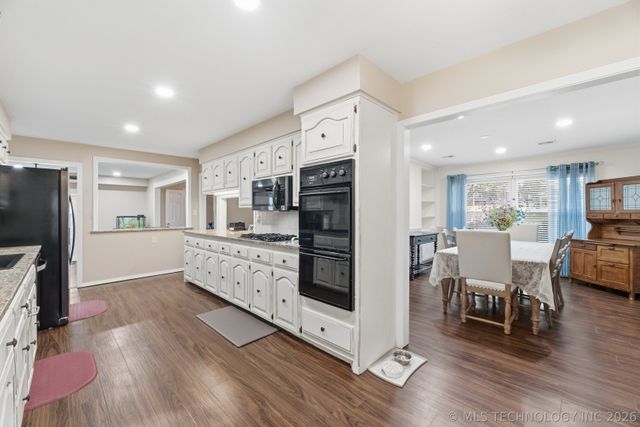 2358 London Lane, Bartlesville, OK 74006