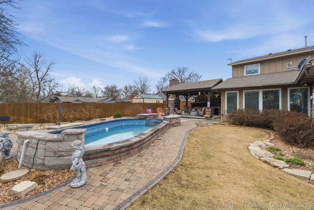2358 London Lane, Bartlesville, OK 74006