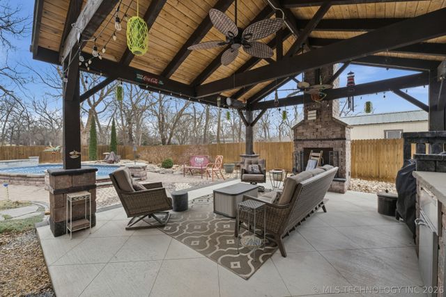 2358 London Lane, Bartlesville, OK 74006