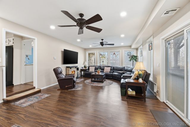 2358 London Lane, Bartlesville, OK 74006