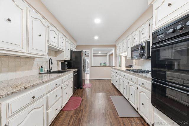 2358 London Lane, Bartlesville, OK 74006