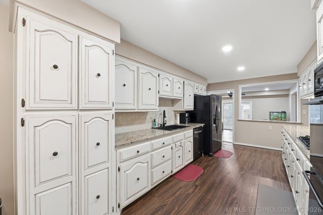 2358 London Lane, Bartlesville, OK 74006