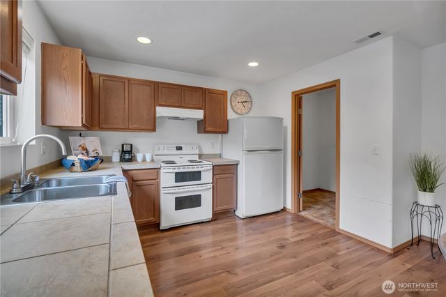 9929 195th Avenue E, Bonney Lake, WA 98391