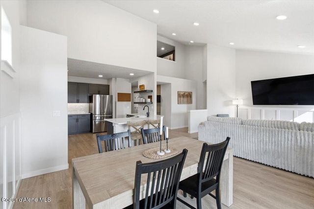 733 E Ripatti WAY, Hayden, ID 83835