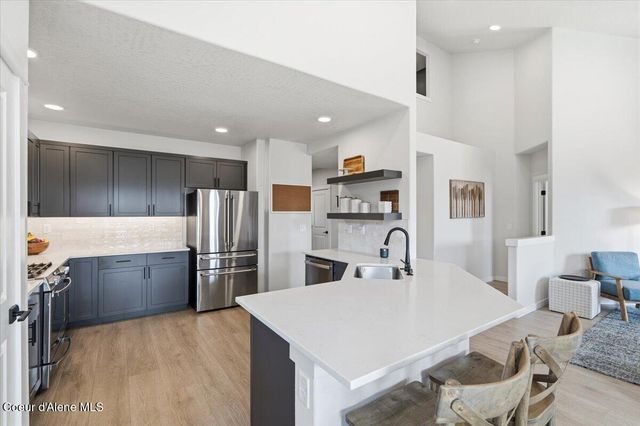 733 E Ripatti WAY, Hayden, ID 83835