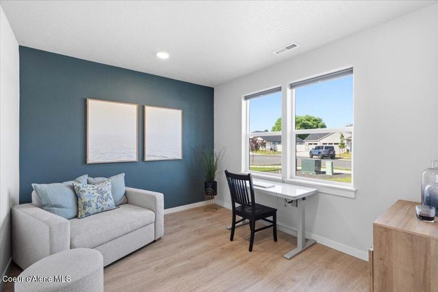 733 E Ripatti WAY, Hayden, ID 83835