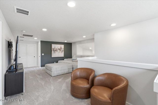 733 E Ripatti WAY, Hayden, ID 83835