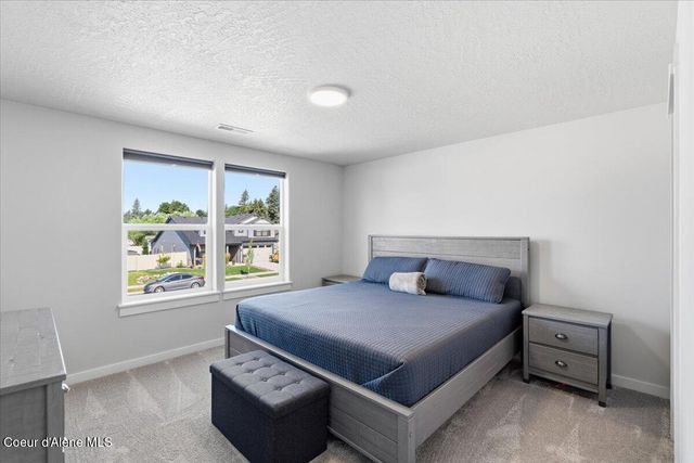 733 E Ripatti WAY, Hayden, ID 83835