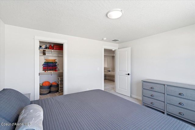 733 E Ripatti WAY, Hayden, ID 83835