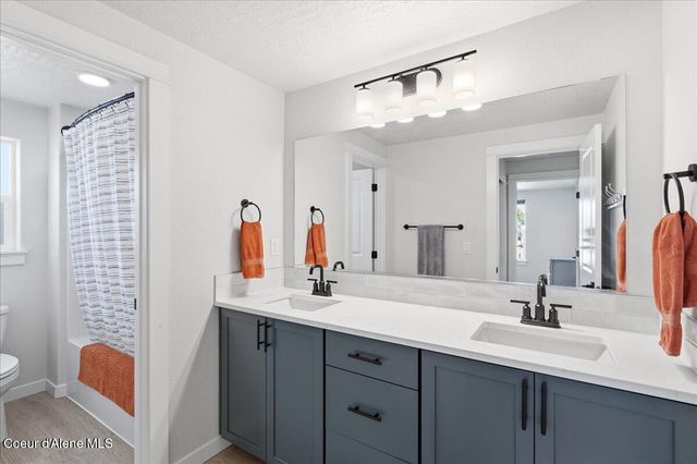 733 E Ripatti WAY, Hayden, ID 83835