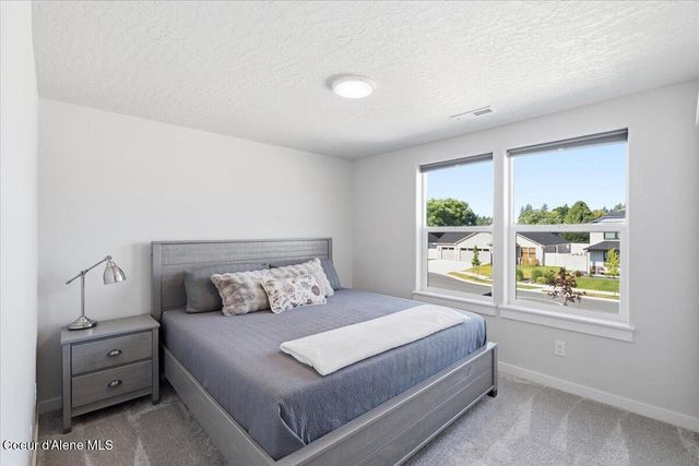 733 E Ripatti WAY, Hayden, ID 83835