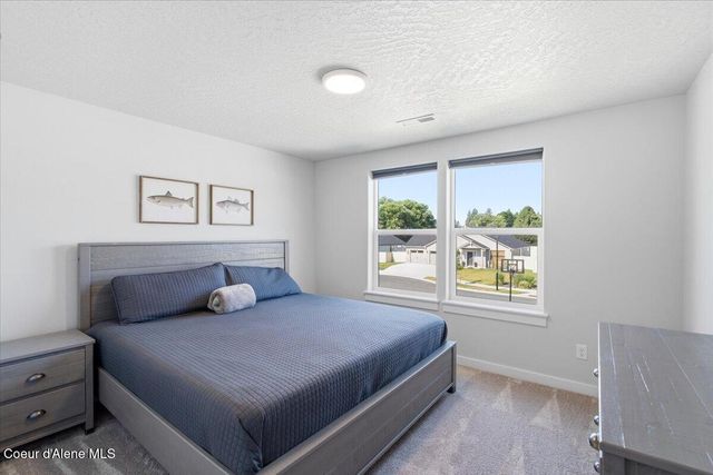 733 E Ripatti WAY, Hayden, ID 83835