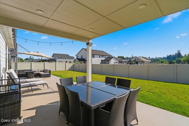 733 E Ripatti WAY, Hayden, ID 83835