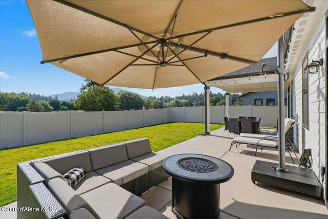 733 E Ripatti WAY, Hayden, ID 83835