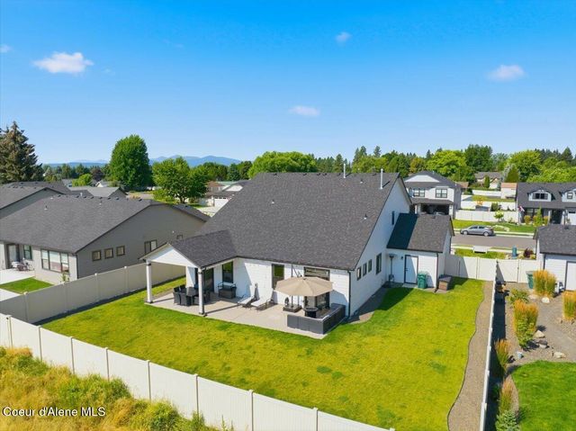 733 E Ripatti WAY, Hayden, ID 83835