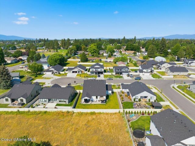 733 E Ripatti WAY, Hayden, ID 83835