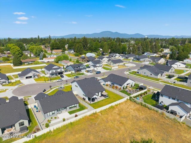 733 E Ripatti WAY, Hayden, ID 83835
