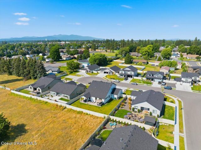 733 E Ripatti WAY, Hayden, ID 83835