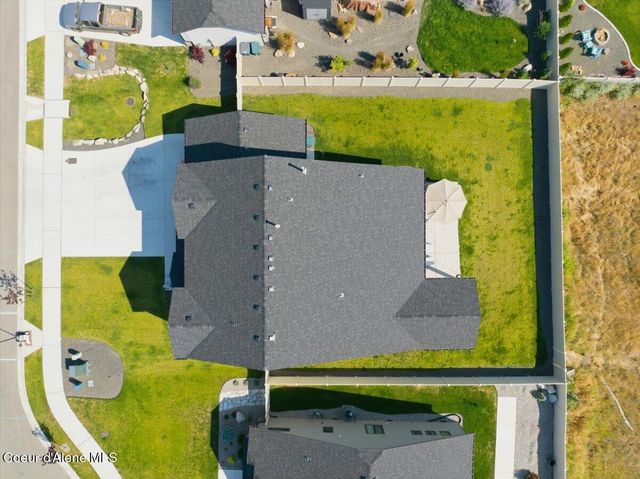 733 E Ripatti WAY, Hayden, ID 83835
