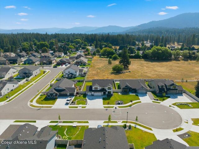 733 E Ripatti WAY, Hayden, ID 83835