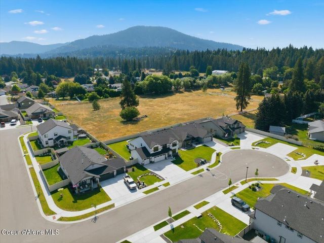733 E Ripatti WAY, Hayden, ID 83835