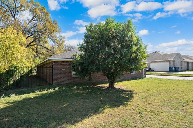 136 N Polk Street, Desoto, TX 75116