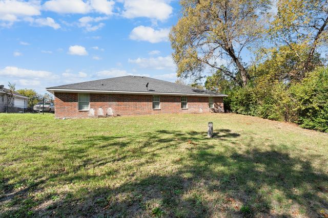 136 N Polk Street, Desoto, TX 75116