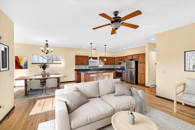 8903 White Coral Way, Middleton, WI 53562