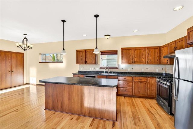 8903 White Coral Way, Middleton, WI 53562