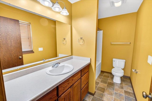 8903 White Coral Way, Middleton, WI 53562