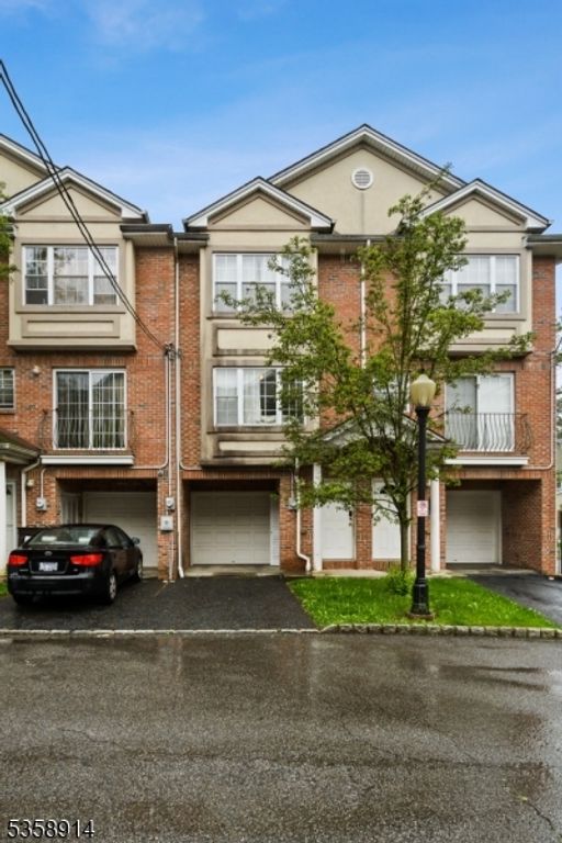 126 Amherst St, East Orange City, NJ 07018