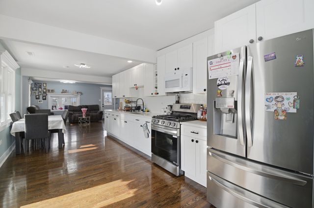 4815 S Lotus Avenue, Chicago, IL 60638