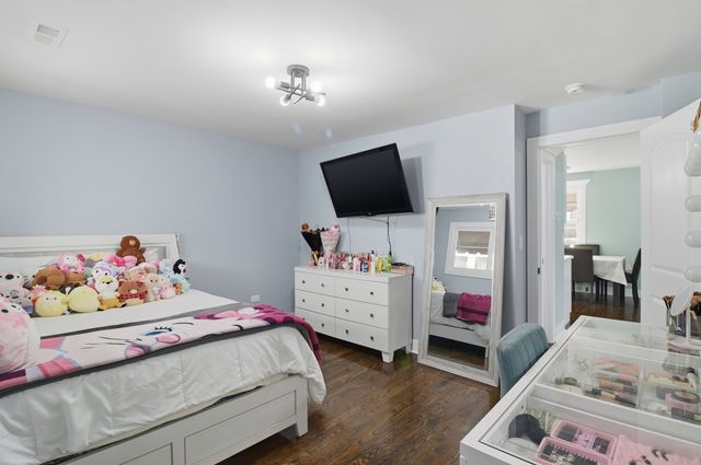 4815 S Lotus Avenue, Chicago, IL 60638