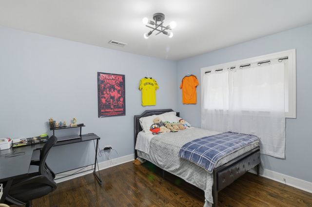 4815 S Lotus Avenue, Chicago, IL 60638