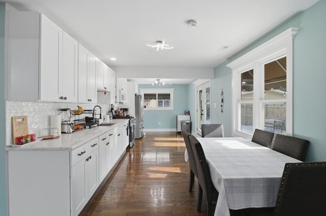 4815 S Lotus Avenue, Chicago, IL 60638