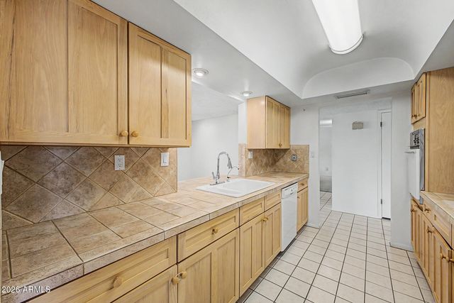2801 E NORTH Lane, Phoenix, AZ 85028