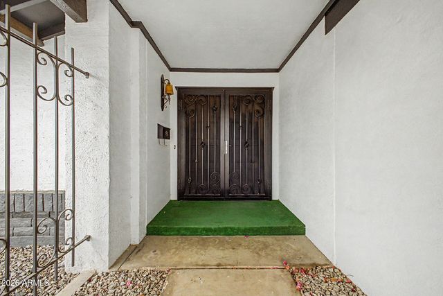 2801 E NORTH Lane, Phoenix, AZ 85028