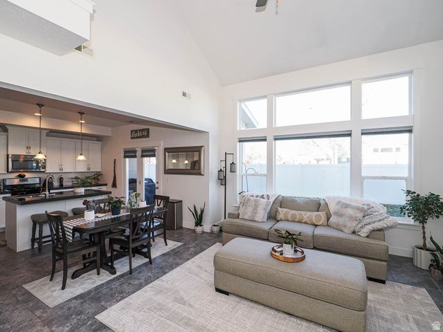 12738 S PARK RUN CT, Riverton, UT 84065