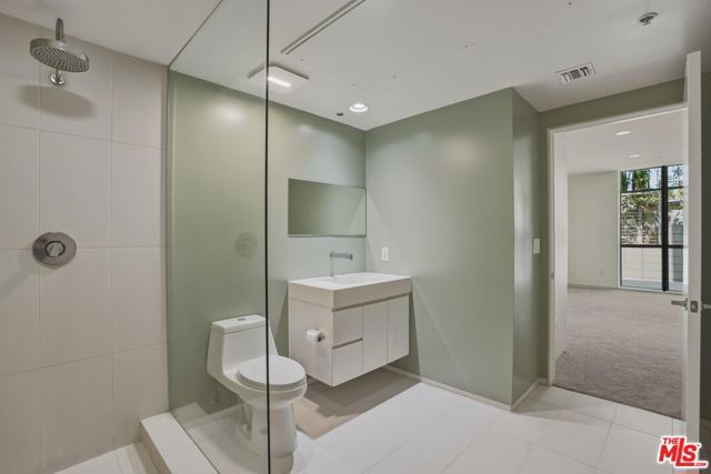 825 N Kings Road 1, West Hollywood, CA 90069