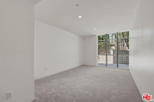 825 N Kings Road 1, West Hollywood, CA 90069